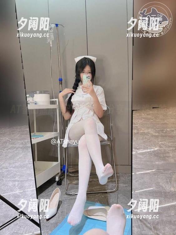 AT鲨的熊熊羊羔绒作品，分享一丝难得的慵懒悸动。