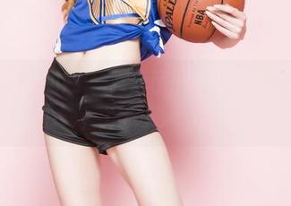 GIRLT果团网 – 龚玥菲：修女图集中的一丝不羁，定制的不止是款式