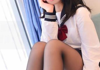 寻找那道性感的香肩？离不开喵糖映画的图库，香肩美眉少女等你来翻阅！