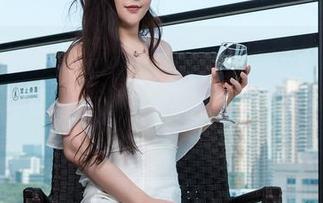 QingDouKe青豆客 – “娜依灵儿，透明？”下载这本写真集，准备好面对那无形的尴尬。