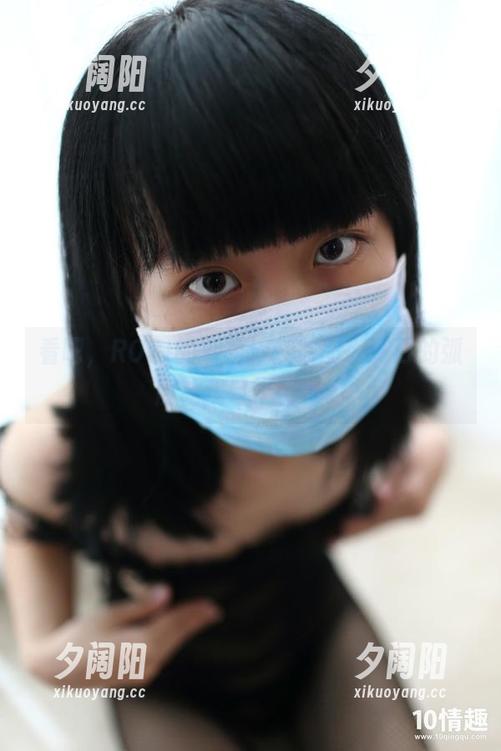 ROSI口罩 看吧,ROSI的专用泳装原图,胸口的弧度让我目不转睛。