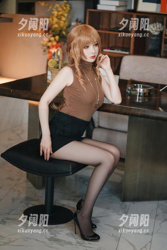 Rioko凉凉子说，她的秘书其实就藏在这组图片里，你发现了吗？