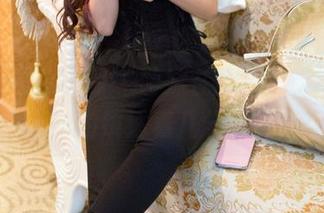 TuiGirl推女郎 – 学妹在图包里变形，何何夕的镜透着几分俏皮！