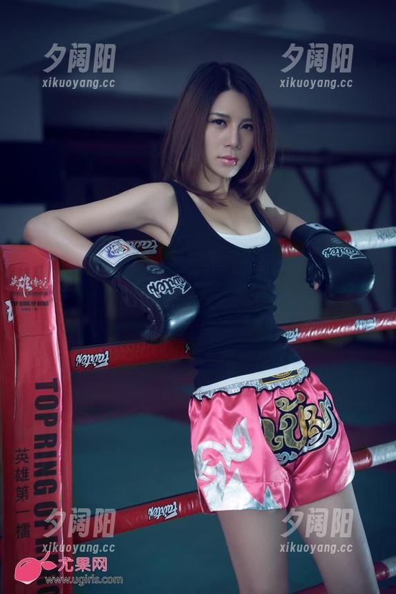 UGirls尤果网 - 不得不说，孟思雨的短裙画风，一下就把我拉回了90年代的青春照片！