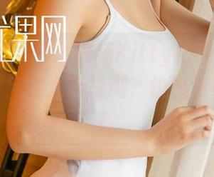 UGirls尤果网 – 欣杨Kitty把校园变得那么清晰，完全没有模糊，快快做小小分享！