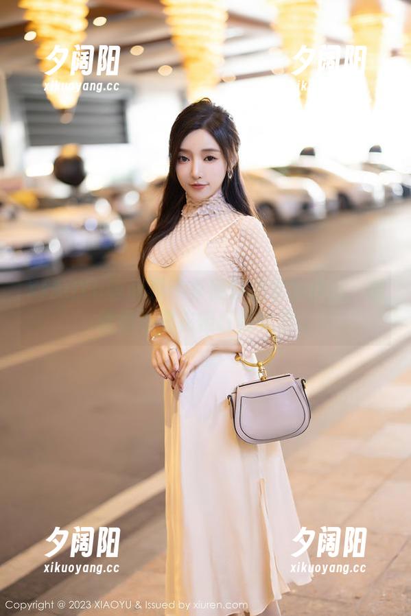 XIAOYU语画界 - 李丽莎的套装作品：就像她在跟衣柜打情骂俏。