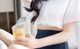 Xiuren秀人网 – 周周不吃香菜的温柔时光——原图和套图交织，像是星空般缥缈