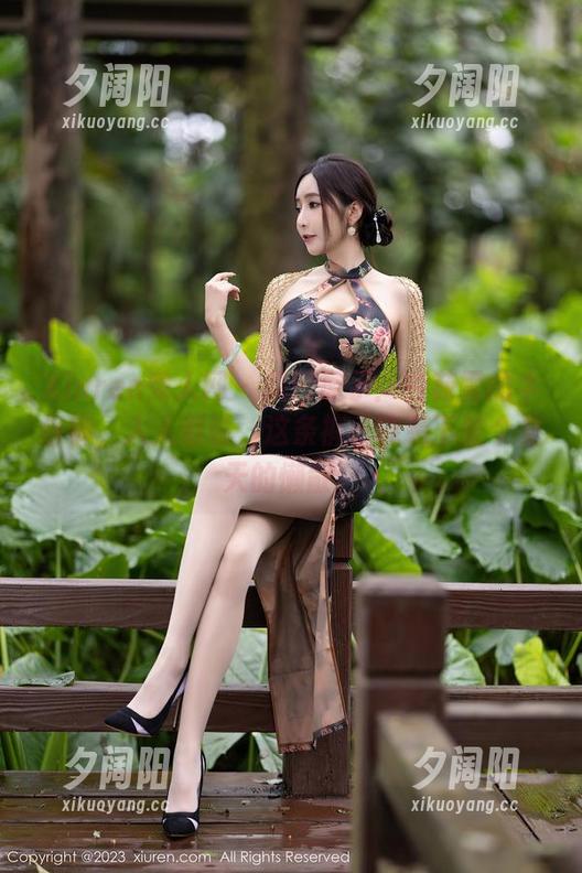 Xiuren秀人网 - 原图展示：白茹雪的牛仔裤，人人都说，这条裤子能装下整个夏天的懒散！
