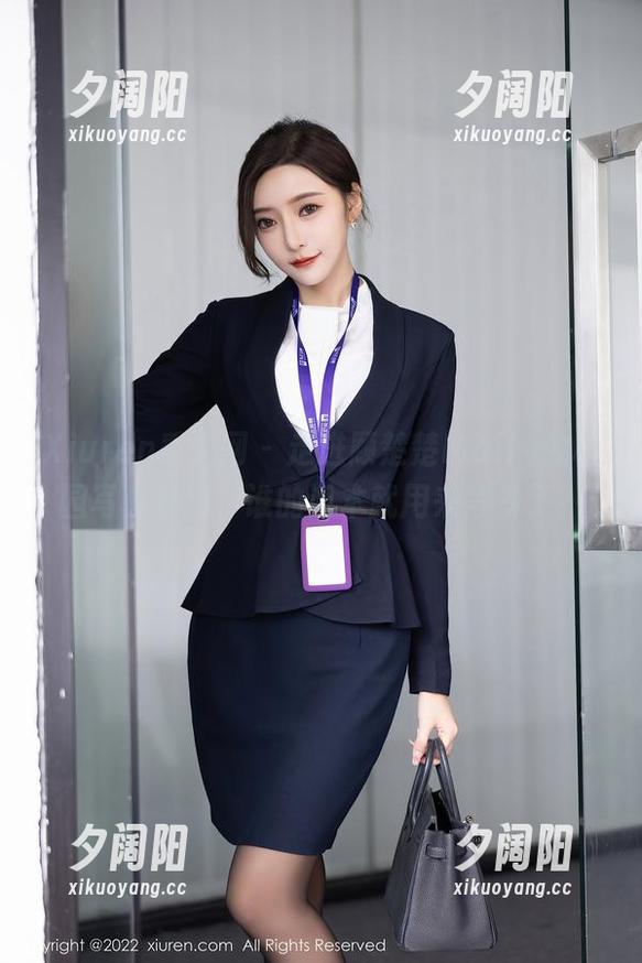 Xiuren秀人网 - 走进顾楚楚Maily的校园写真套图，谁的课本就用来背景了？