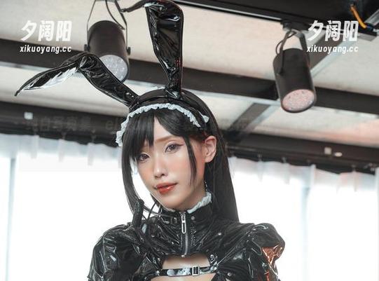 纯白写真集，eliza喵喵来袭！你还在等啥，快下载一份，看她白成诗！