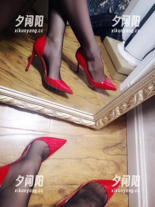 丝月神 微密圈 - 丝月神的私房秀:黑紫漆皮高跟的诱惑