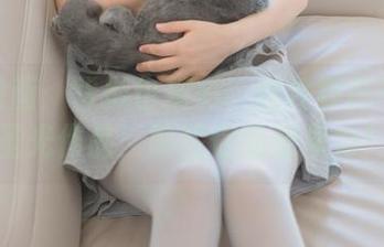 兔玩映画：背影也精彩！这件露背毛衣无圣光作品，唤醒你的想象力！