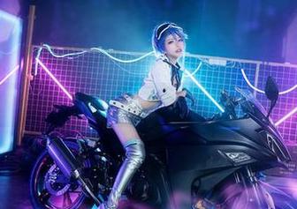十分诱惑的泳池湿身：六二二同学写真集请下载慎入！
