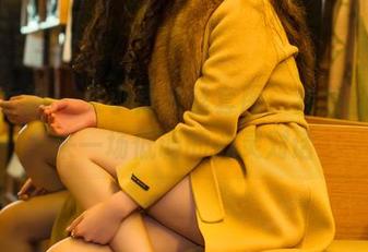 头条女神 – 艾小青灰丝套图：独留丝袜，来一场低调的心灵对话