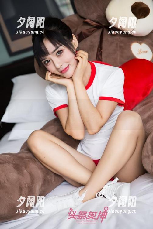 头条女神 - 语溪牛仔裤，最新力作让复古翻新，谁敢说它不酷？