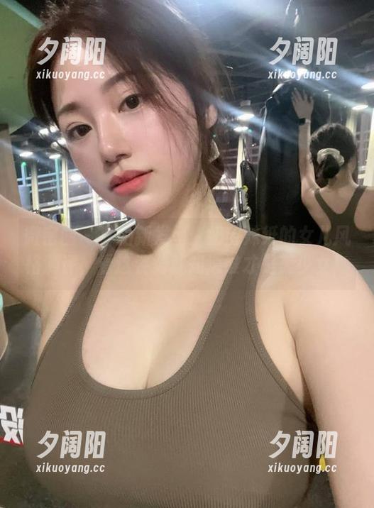 微密圈 - 私拍新发型：奶宝妹纸的女儿风格测评，看这姿势就知道谁才是美少女！