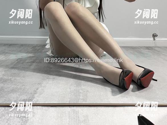 微密圈 - 婉柔yyyy的灰丝写真，真让人想多看两眼，心思乱了正常