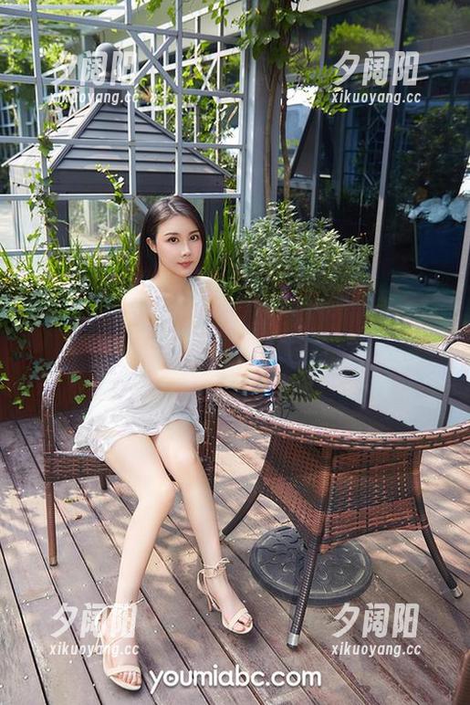 尤蜜荟 - 合法萝莉套图里的厨娘，明明在做饭，却总让我想歪！