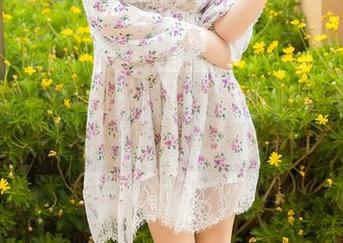尤蜜荟 – 高清出击！小茶茶tea的内衣写真集，似乎在对我说悄悄话。
