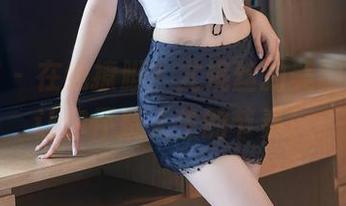 尤蜜荟 – 在线撩脚？尤妮丝的美脚合集，让你怀疑人生的节奏！