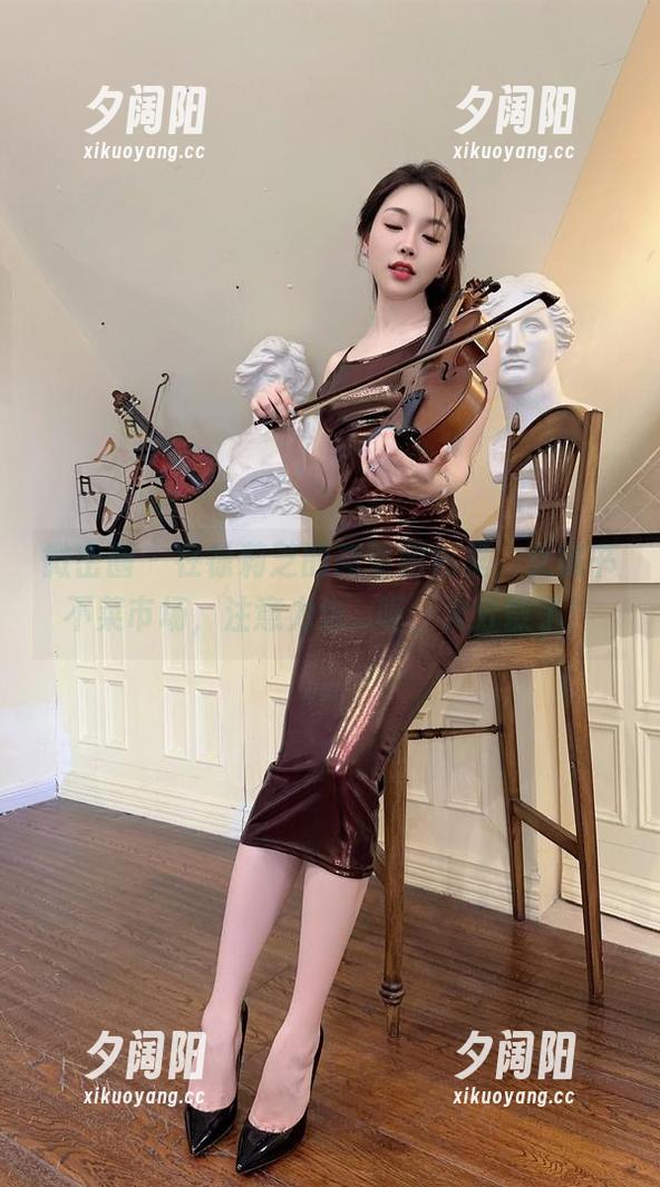 微密圈 - 在徐莉芝的高清图包里，女秘书不菜市场，注意力也...呃，太分散了！