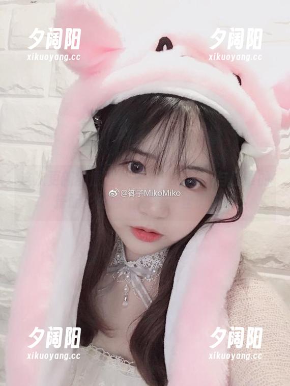 这次更新的原图！御子Yumiko与口罩的搭配，随意中透着一丝俏皮。