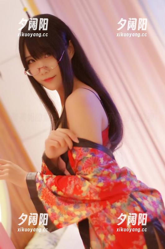 晓美妈 晓美妈的紫色迷情:看图包不如看她的表情。