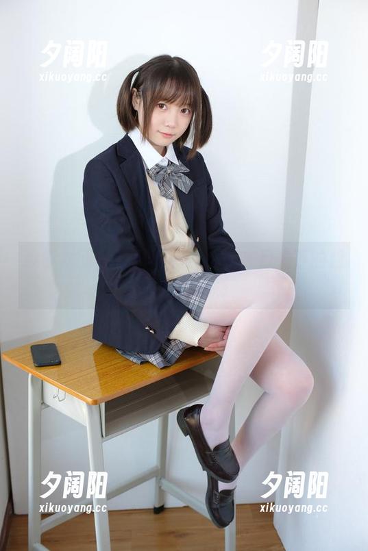 森萝财团 - 免费写真：小夜在月光下的超薄黑丝魅惑