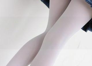 森萝财团的原图，露背展示，薄白丝也太讲究了吧