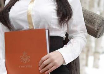 模范学院 – QiQi的校园写真合集——在树下偷懒的日子