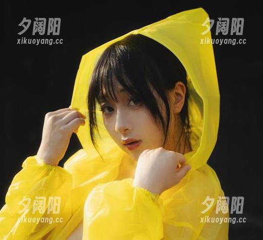 浅安安制服，原图如同一页未翻完的日记，太迷人了