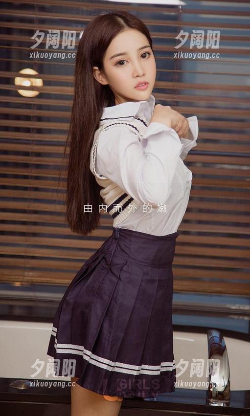 爱尤物 - 看着李丽莎的套装新作品，我心里只在想，这谁能穿出去啊？