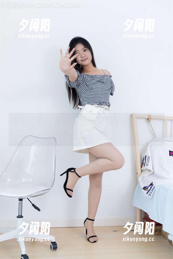 物恋传媒 - 福利！黑色写真里的婷婷，眼神好像在说什么。