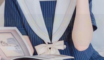 猫君君MaoJun的征服之路，秘书COS图集中藏着一丝无奈
