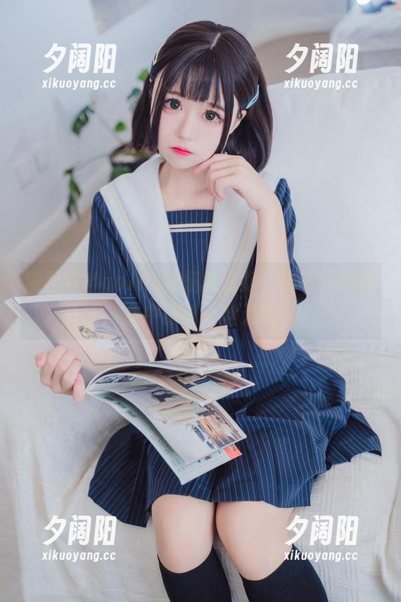 猫君君MaoJun的征服之路，秘书COS图集中藏着一丝无奈