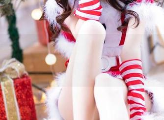 王羽杉与浴缸的无圣光作品，一场泡沫与妩媚的微妙交融。