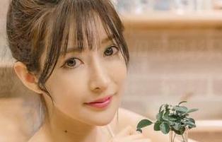 很多人定制私房美图，但王羽杉只想要个“裸足大展”，怎么样，给我打个分！