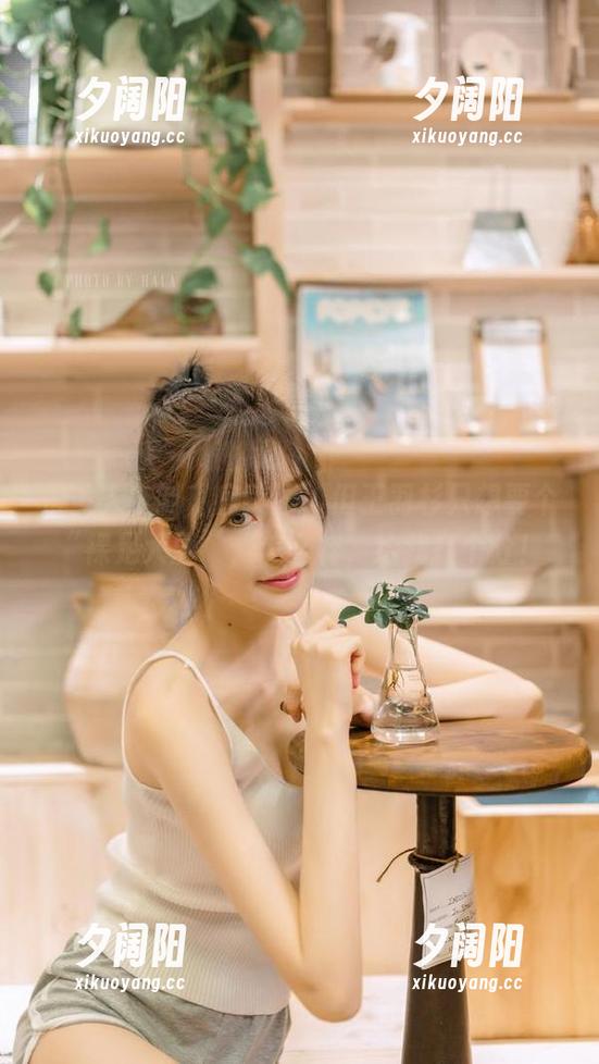 很多人定制私房美图，但王羽杉只想要个“裸足大展”，怎么样，给我打个分！