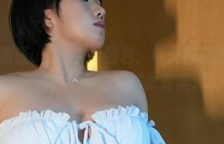 微密圈 – 瑜瑾u的泳衣新图包：每天都在为这种水感痴迷，每个角度都太完美。