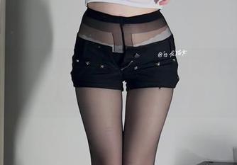 微密圈 – 白龙猫女高清复古咖啡之旅，分享让人惊叹的无弹力碰撞！