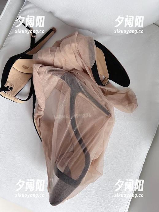 白龙猫女 微密圈 - 看,白龙猫女在最新写真集里的泳衣——果然还是水里更迷人?
