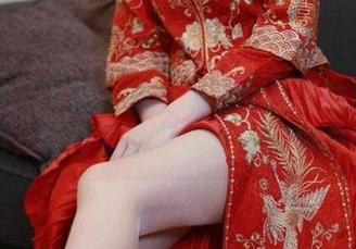 微密圈 – 下载一组白龙猫女高清的居家写照，各种姿态等你来发现拼图！