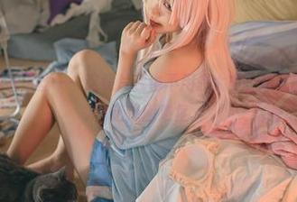 神沢永莉的裤里丝——这照片我也不用想太多，原图就能让你面临选择困难症。