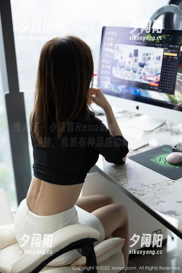 秀人网 - 小海臀Rena玩水手服，无圣光加持，竟然有种混搭的味道！