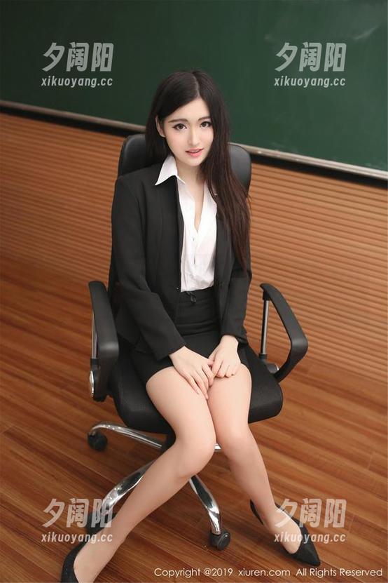 秀人网-小芭乐 秀人网 - 一瞬间沉迷于小芭乐的私房浴缸,竟不想退场。