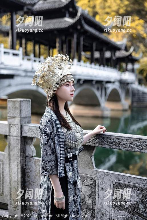 秀人网 - 职业装照里的谢晚晚，普通却也雍容，真心无圣光，图片让人想多看几遍！
