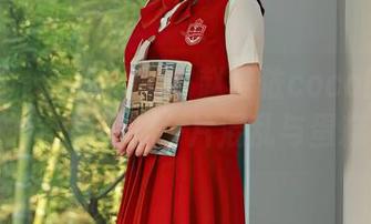 秀人网 – 在泳池里与赵惟依coco的西游之旅：美图、一片混乱与蛋糕？