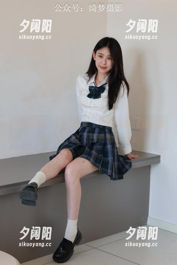 绮梦摄影 - 白色写真，子涵悄悄放到网盘上，像个幽灵在喃喃自语。