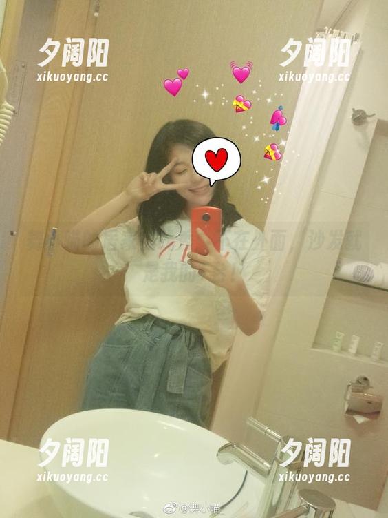 舞小喵的居家在线秀：不在外面，沙发就是我的T台！