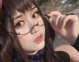 笑一笑，十年少！快来领芊川一笑MNK的自拍免费图包